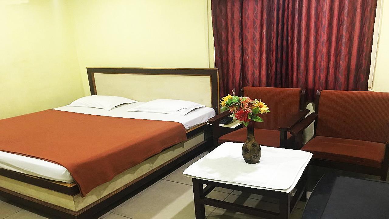 Sharanya Hotel Warangal Exterior photo